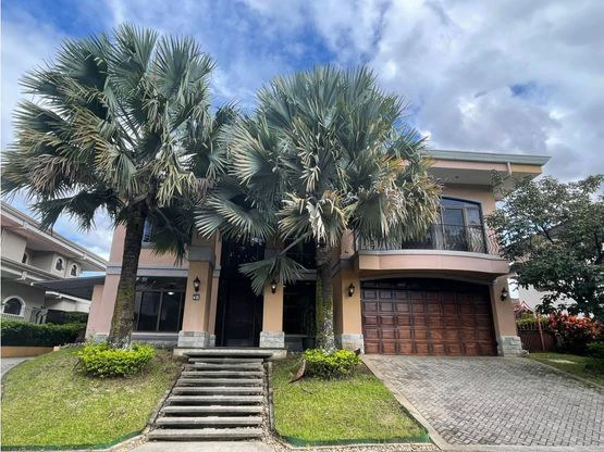 Stunning two-story house in exclusive condominiums in Santa Ana