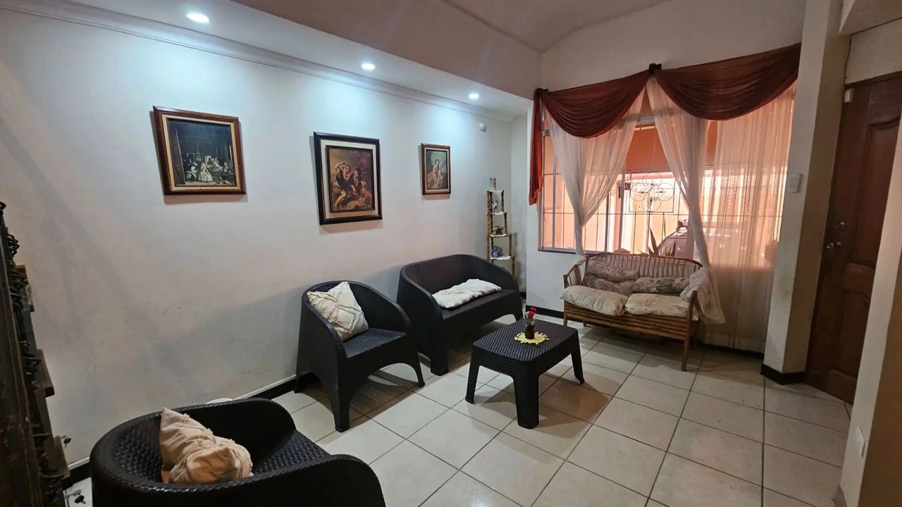Spacious 6-Bedroom Family Home in Residencial Saint Clare, Moravia - Gallery image 20