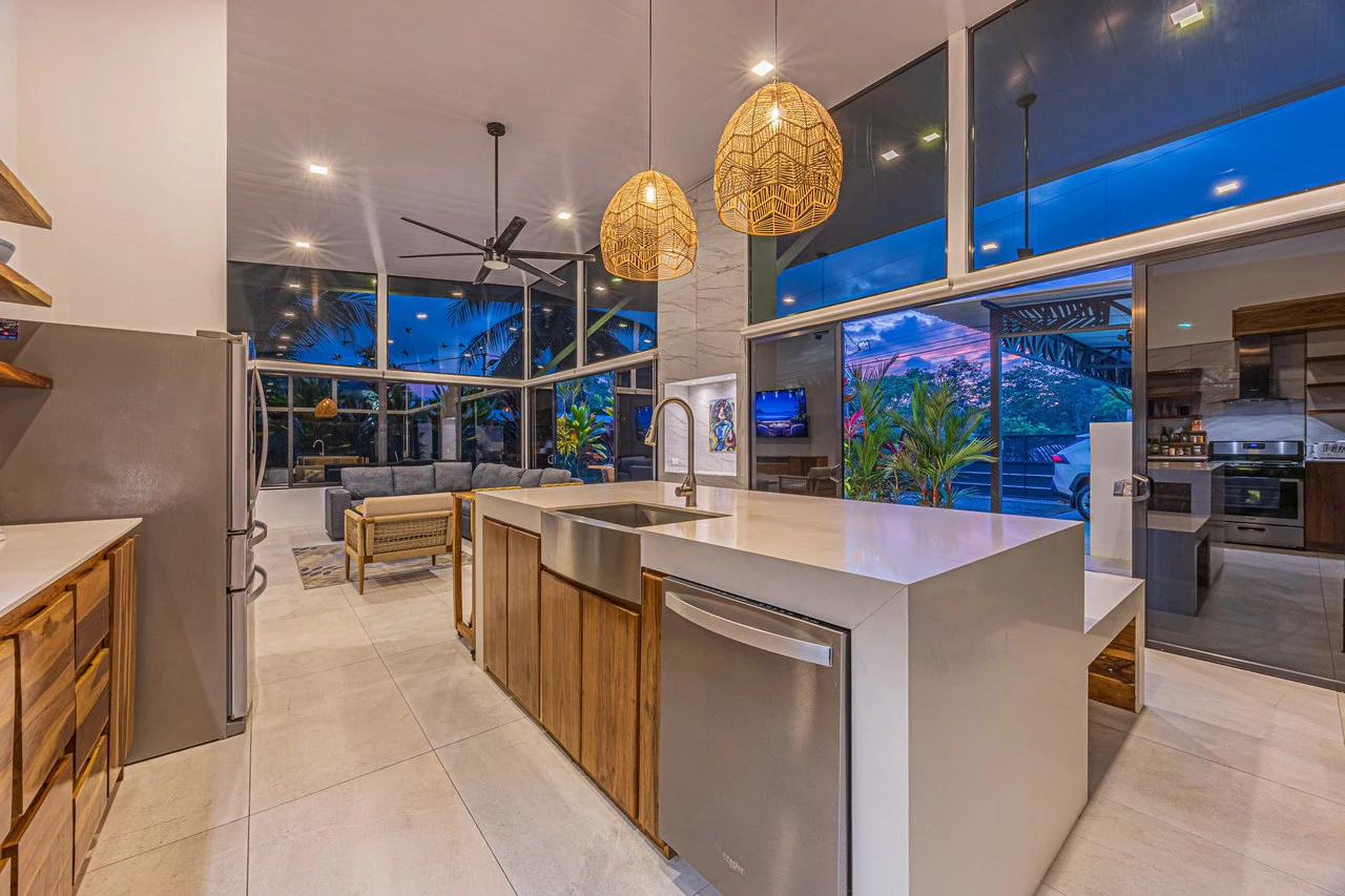 Elegant Tropical Home | 5 Minutes from Marino National Park: Near the Coast House For Sale in Bahía Ballena - Gallery image 6