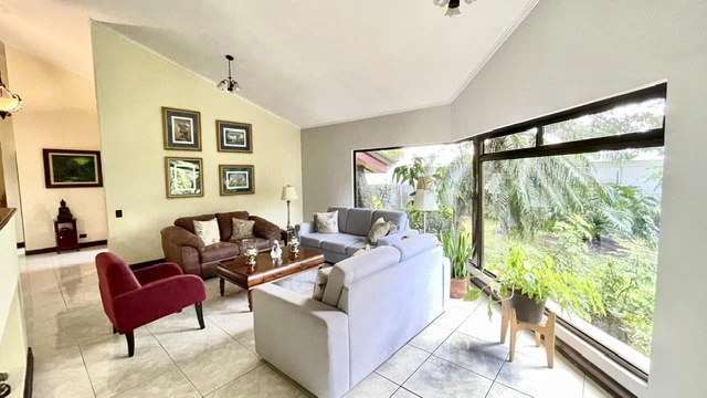 Casa Pinares: Rare 0.30-Acre Sprawling Garden Estate in Pinares, Curridabat | 1,241 m² Lot with Mature Trees, Protected Forest Views & 5,380 Sq. Ft. Build - photo 7