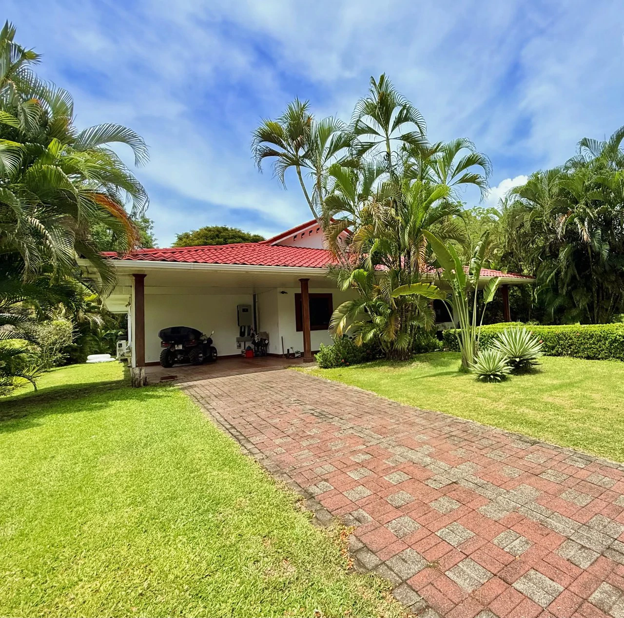 Tropical Villa 519: $629,950 USD Gated Los Delfines Golf & Country Club Beachfront Village. 5 min walk to Swimming beach in Bahia Ballena on the Southern Nicoya Penisula - Gallery image 43