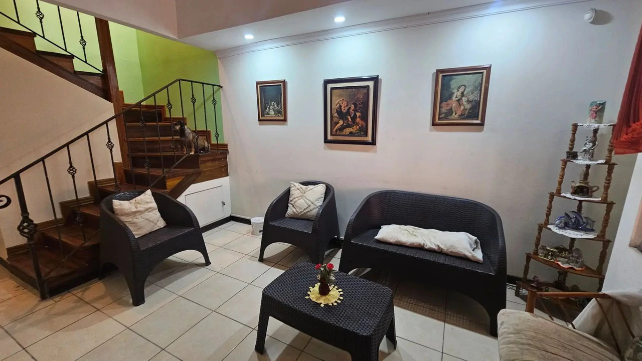 Spacious 6-Bedroom Family Home in Residencial Saint Clare, Moravia - Gallery image 21