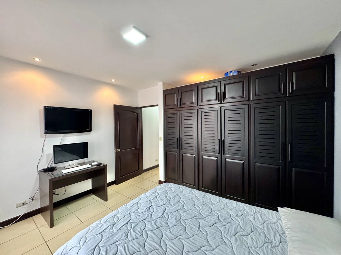 Residencial Los Crotos: Spacious 100% Concrete Home for Sale San Pablo de Heredia - Gallery image 18