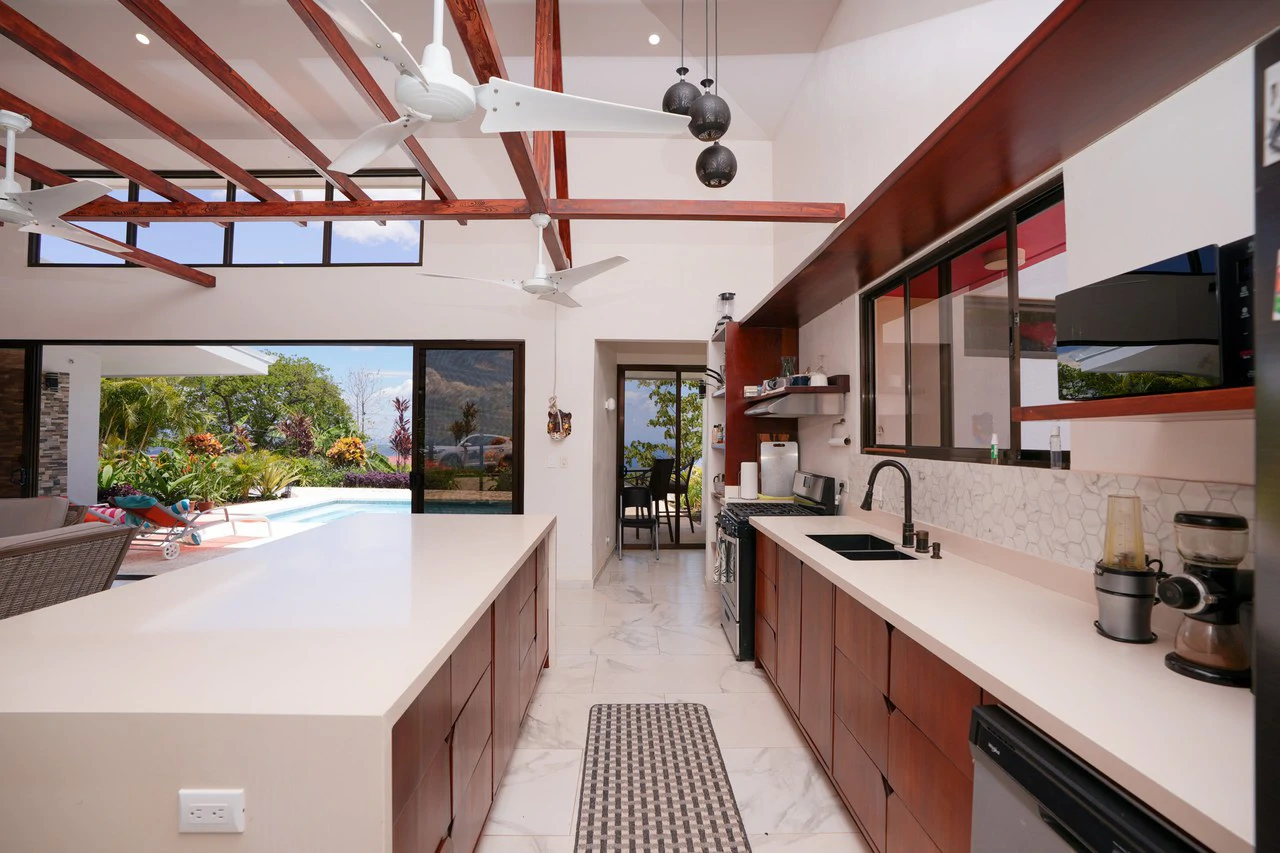 casa pacific: Exclusive Listing | Modern Ocean View Living in carrillo - photo 22