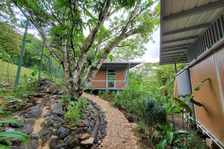 Lodge Vista Tranquila: Three Modern Lodges with Private Jacuzzis, Just Five Minutes from Sámara - Gallery image 15