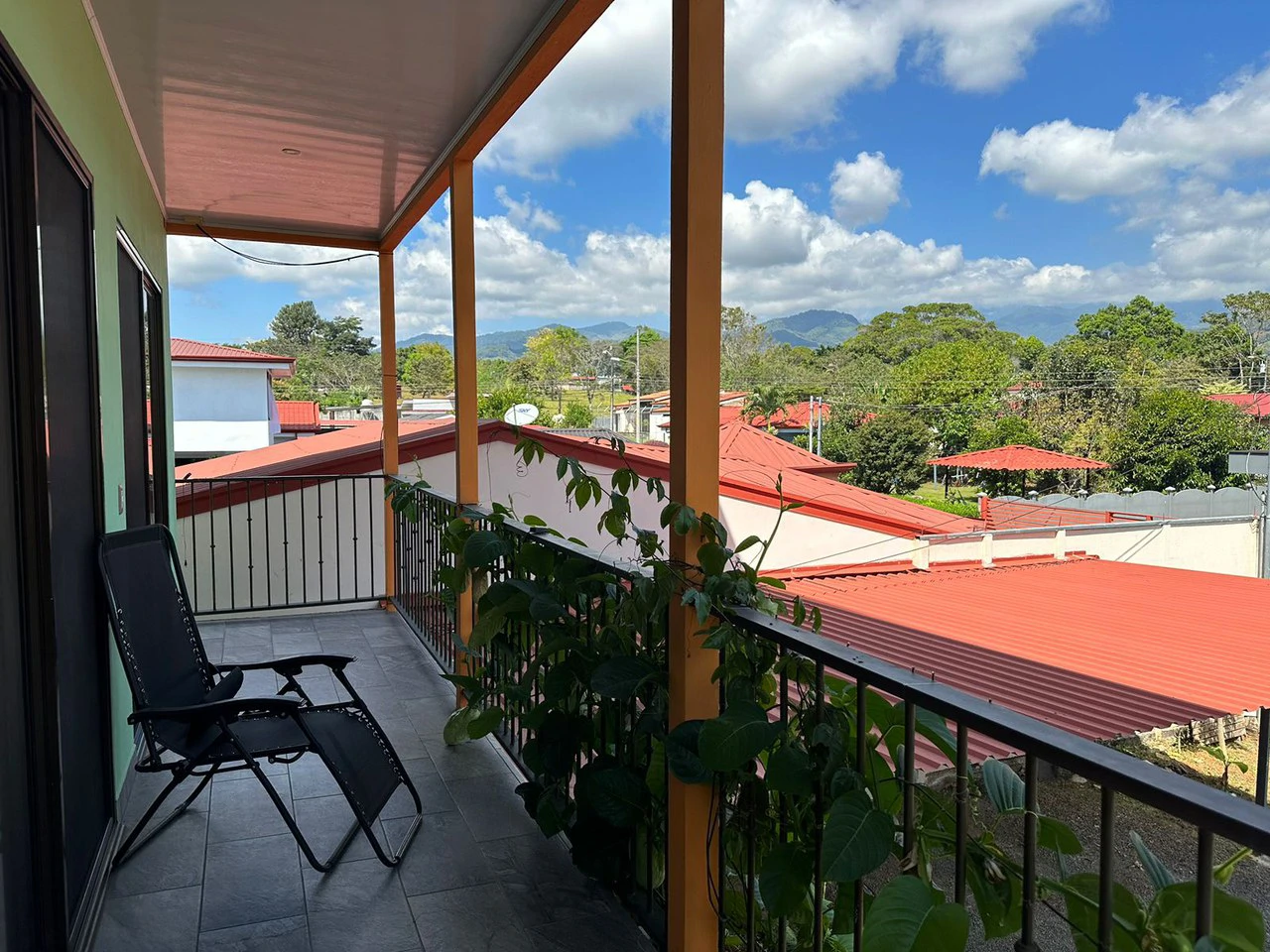 Charming 3-Bedroom Home with Valley Views Near Chirripo - Gallery image 23
