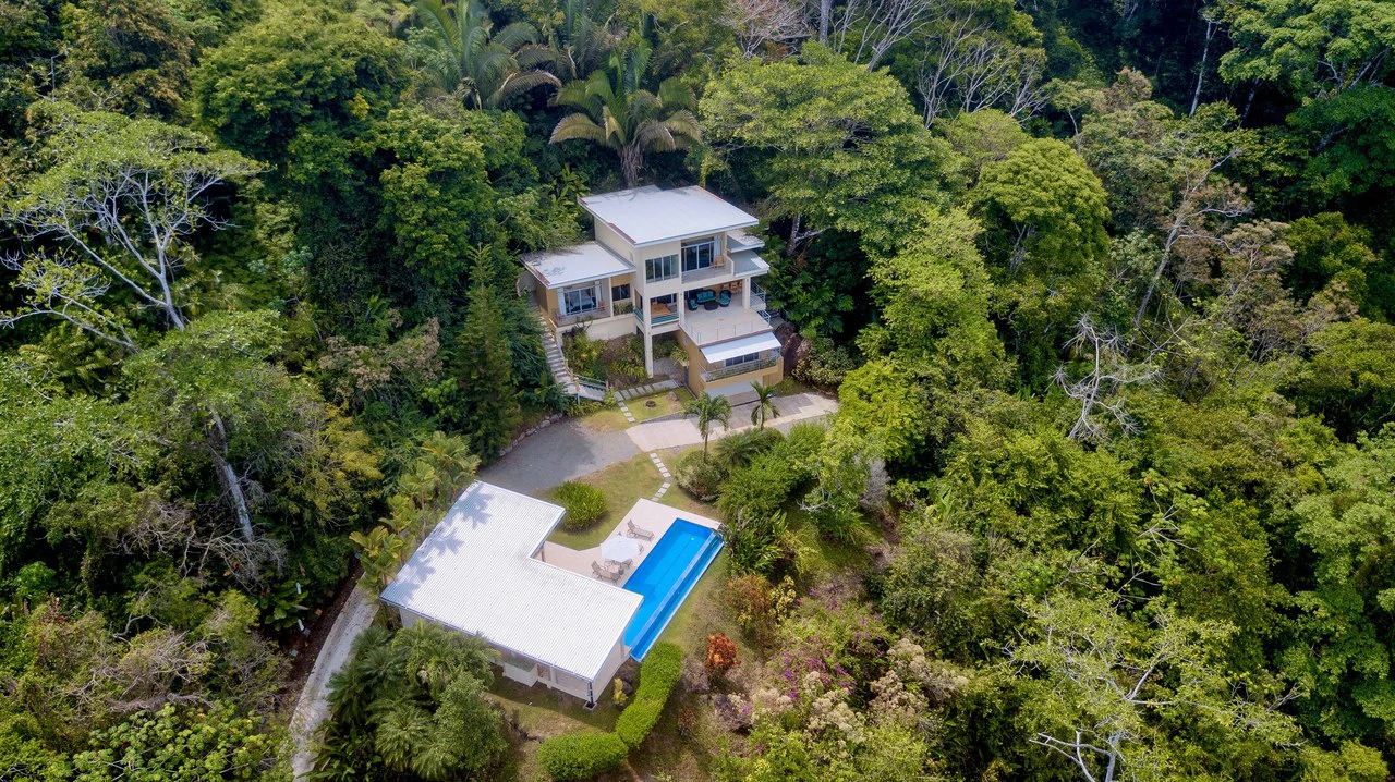 2.4 ACRES – 3 Bedroom Main Home Plus 1 Bedroom Casita And Cabina, Luxury Ocean View Property, 15min to Dominical!!: Near the Coast and Mountain House For Sale in Lagunas - Gallery image 26