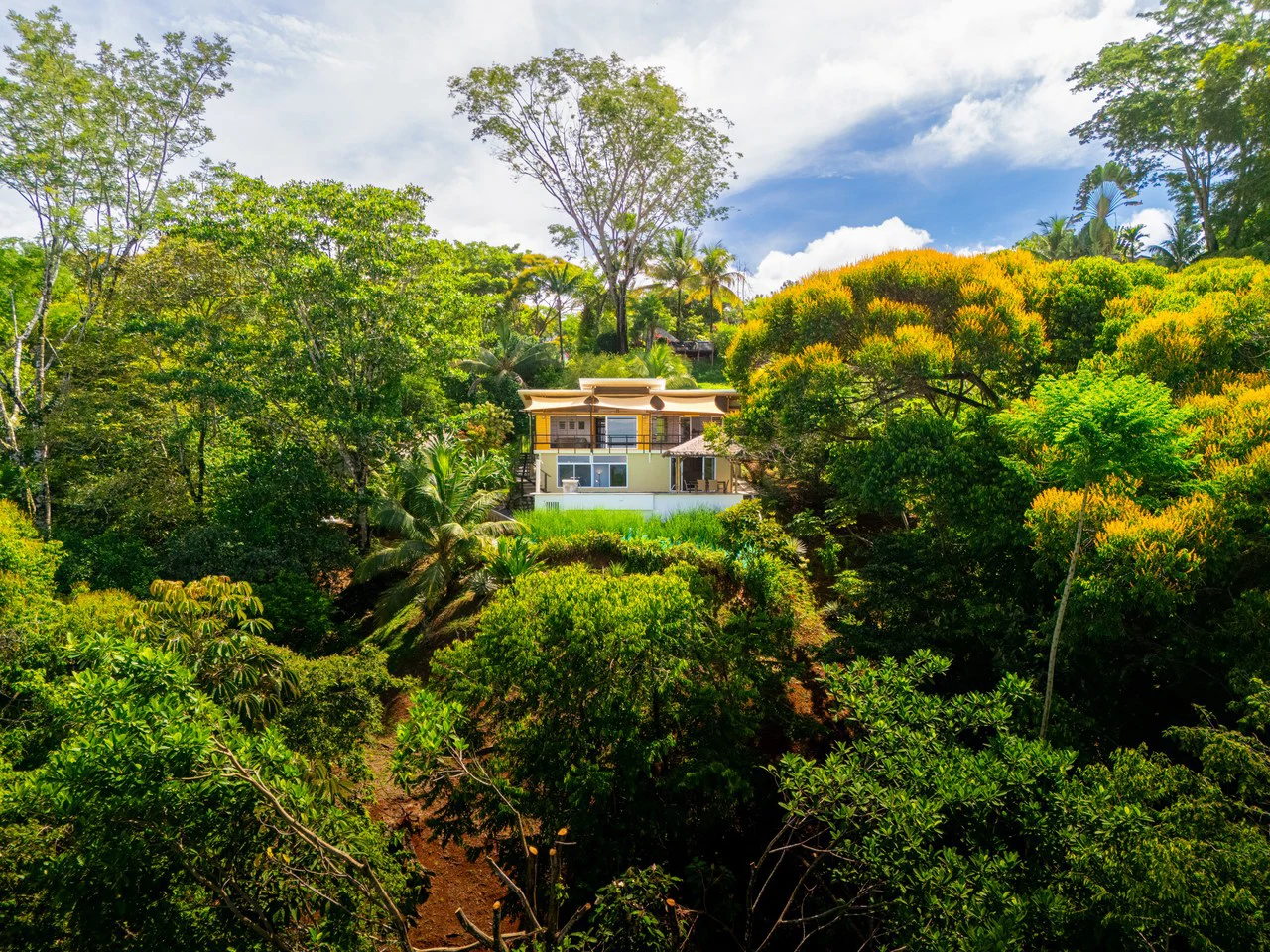Casa Chiquita: Ocean View Retreat in the Heart of Ojochal – 3 Bed, 3 Bath with Pool, Fruit Trees & Prime Location - Gallery image 2