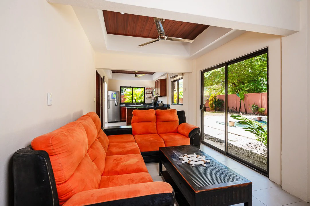 Casa Venturini: Charming Single-Family Home with Quality Finishes, Private Pool & Expansion Opportunity - Gallery image 2