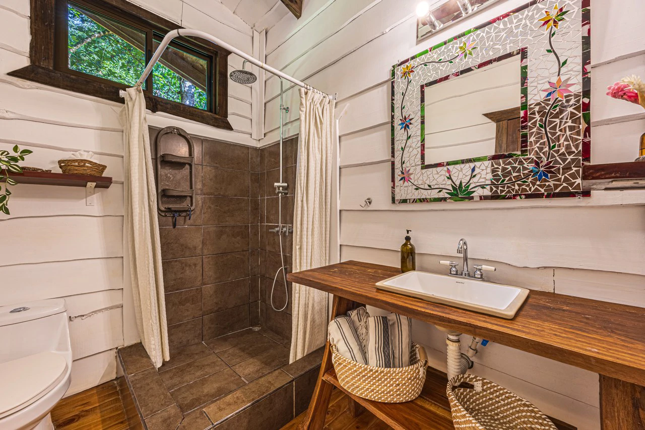 A Jungle House Built of Wood & River Dreams - Gallery image 20