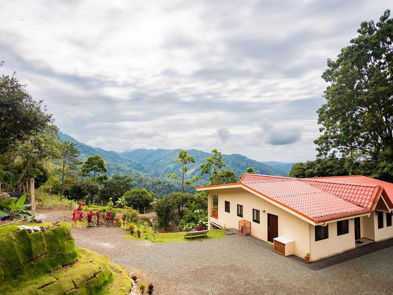 11.25 ACRES- 4 Bedrooms, Two Homes, Panoramic Ocean & Mountain Views With Stream, 30+ Fruit Trees, 40 Minutes to Quepos!!! - Gallery image 6