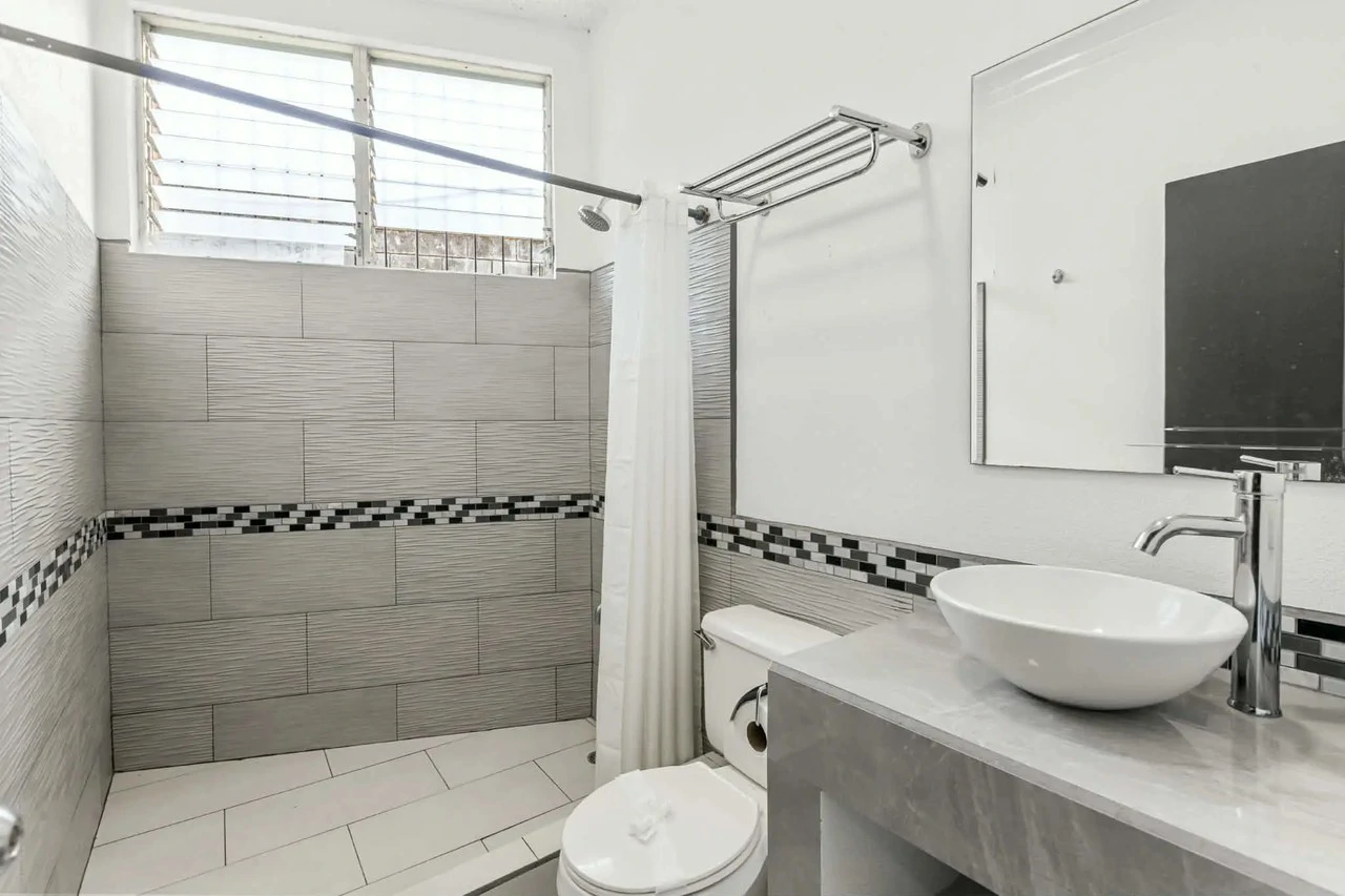 Tropical Paradise: 20-Room Private Vacation Rental Near Cocal Casino - Gallery image 6