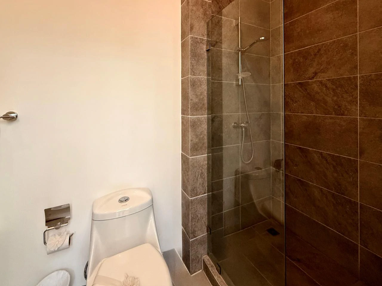 AZUL DEL MAR 54:   USD $189,000: with one-of-a-kind location with private beach, security, and amazing amenities!: Luxury resort-style living. Furnished and decorated home with many upgrades Financing - Gallery image 14