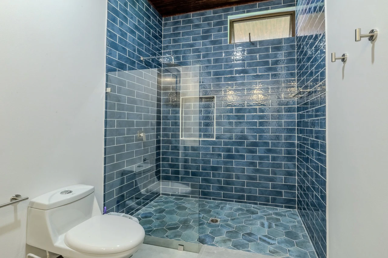 Brand New 3 Br, 2.5 Ba | Swimming Pool, High Ceilings - Gallery image 15