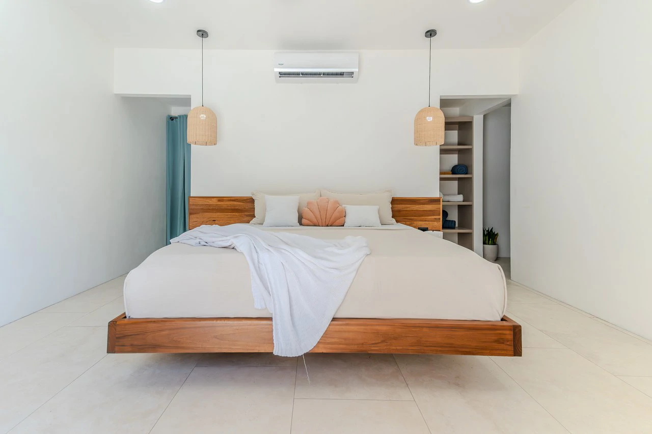 Location,Location, Location – 3-Bedroom Villa Steps from the Beach - photo 6