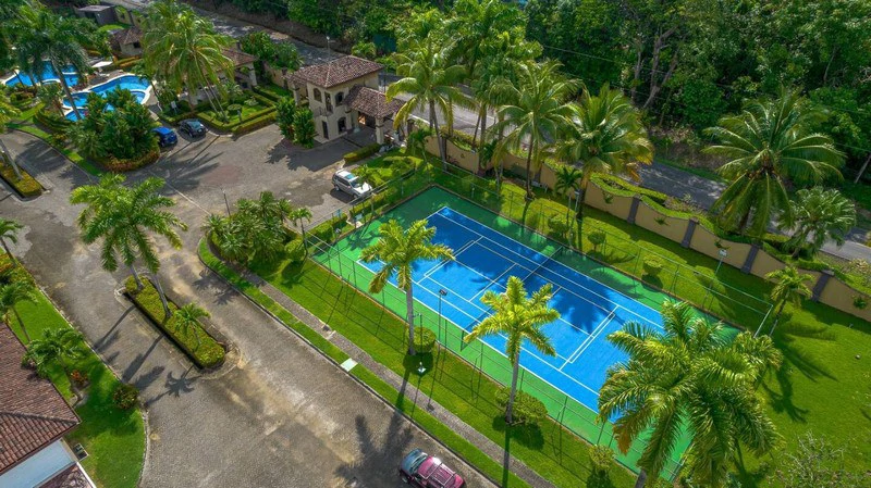 Amazing Casa Grande: Enormous Home with Pool near the Beach in a highly sought after Community! - Gallery image 39