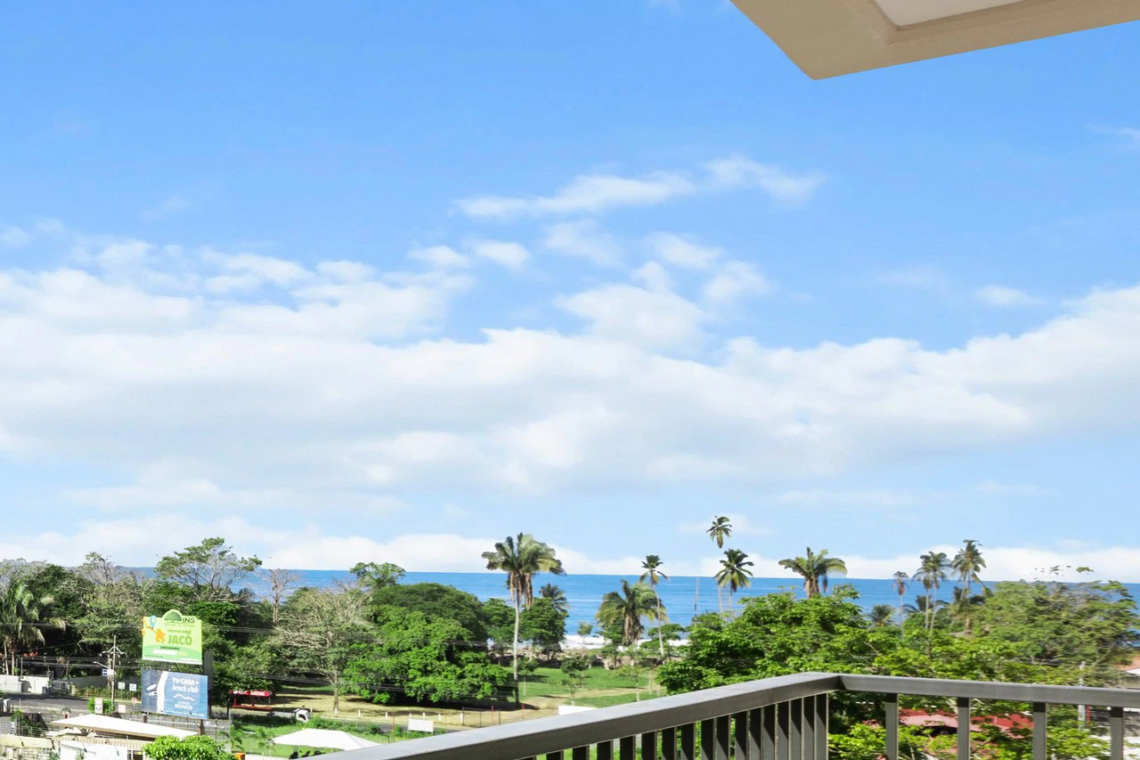 6th Floor 3-bedroom JacoBay Condo with Panoramic Sunrise, Mountain and Ocean Views - Gallery image 5