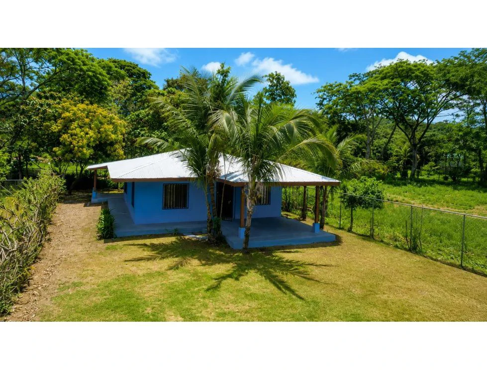 House in Quebrada Amarilla with Lush Garden and Patio - photo 12