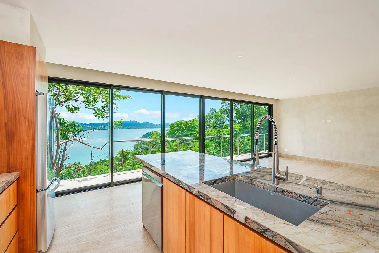 Casa Vision: Luxury Estate with Sweeping Ocean Views - Gallery image 25