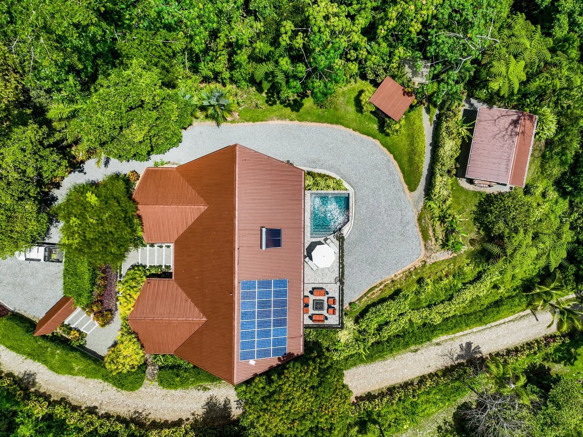 4.6 ACRES – 4 Bedroom Ultra-Private Oceanview Luxury Estate Surrounded by Rainforest!!! - Gallery image 45