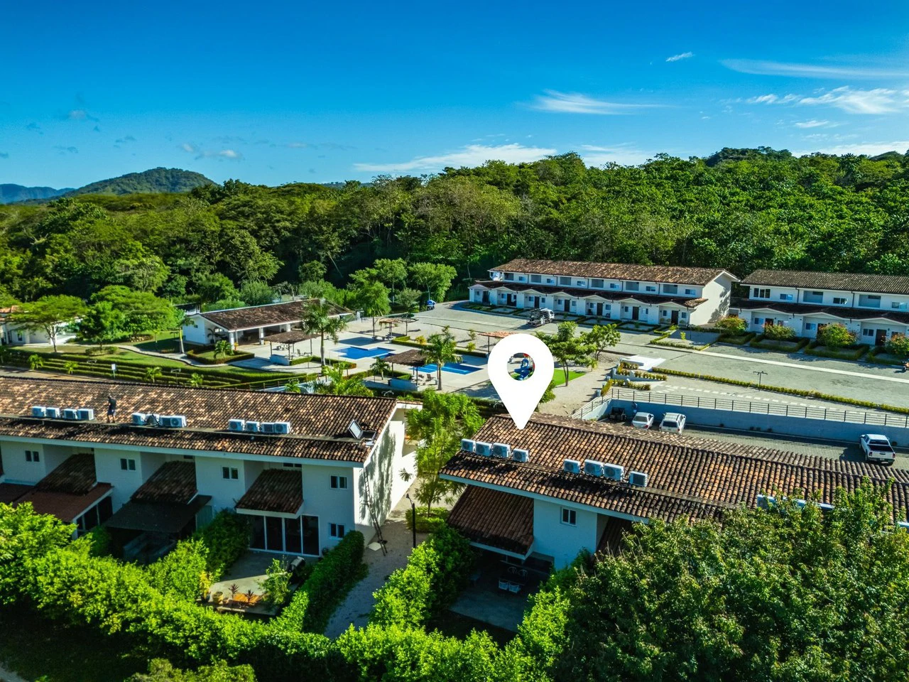 Jacarandas #11: Elegant Townhouse Minutes from the Beach - Gallery image 9