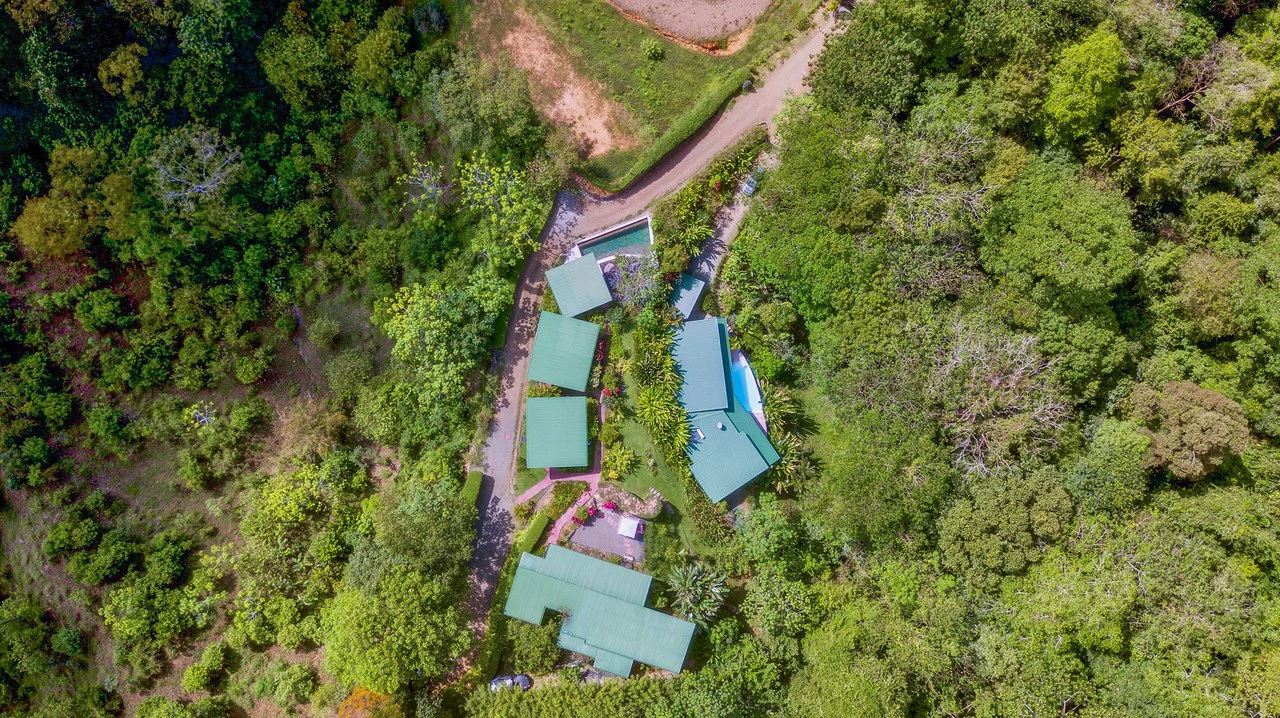 2.24 ACRES – 7 Bedrooms Ocean View Boutique Hotel With Two Pools, 5 Minutes to Uvita, Multiple Rental Options!! - Gallery image 41