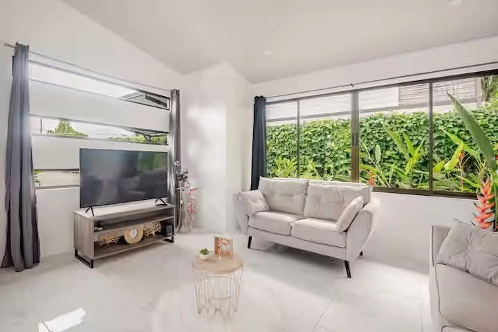 Butterfly Wings House 3 Bed 2 Bath Walking Distance To Town - Gallery image 14