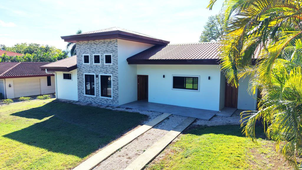 Casa Luz: Brand-New Home in the Gated Community of Loma Verde - Carrillo - Gallery image 5