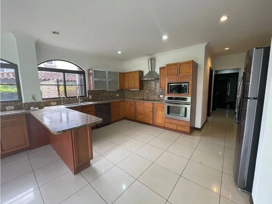 Stunning two-story house in exclusive condominiums in Santa Ana - Gallery image 7