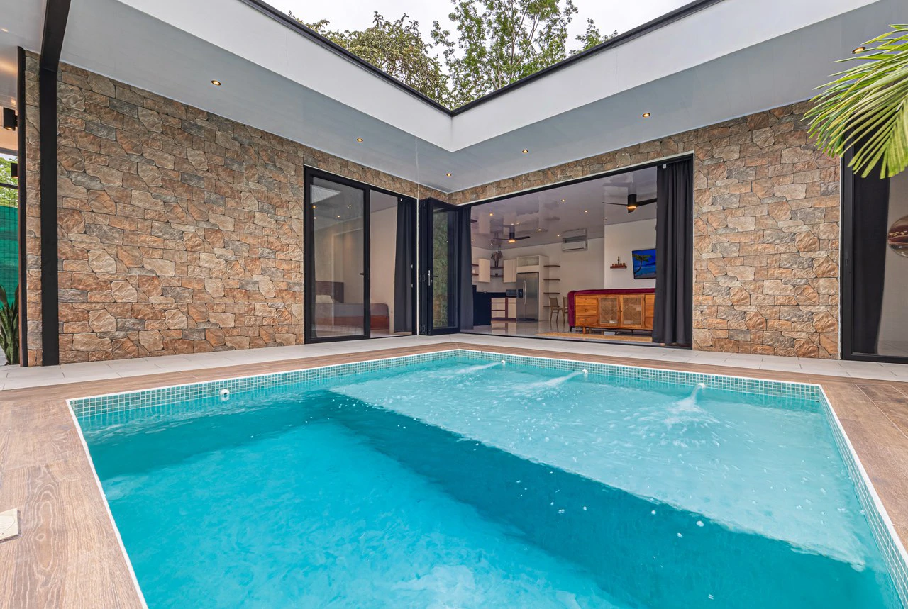 Comfortable 3-Bedroom Pool Home Near Beaches, Parks, and Restaurants - Gallery image 18