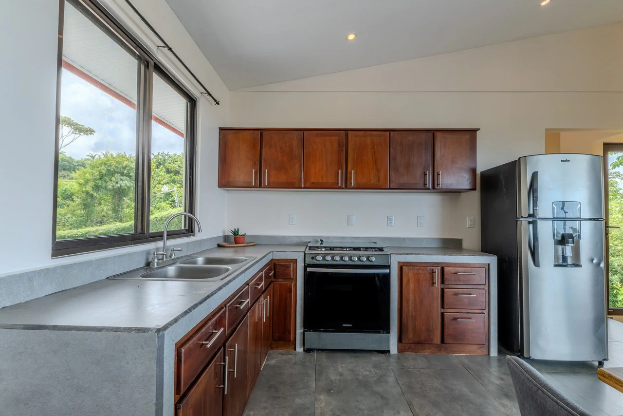 Casa Blanca: Ocean & Mountain View Home in Platanillo - Gallery image 18