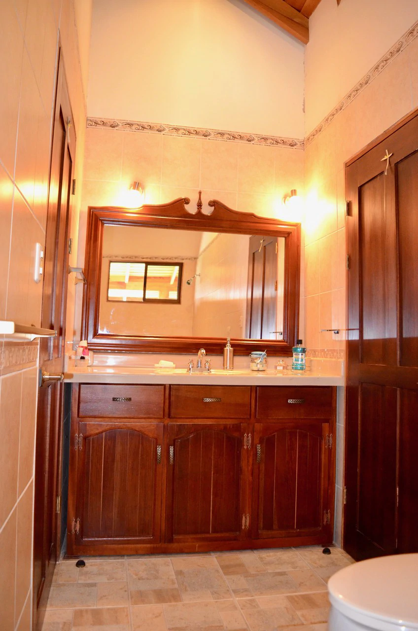 MOUNTAIN PROPERTY WITH VIEW AND 3 HOUSES - Gallery image 39