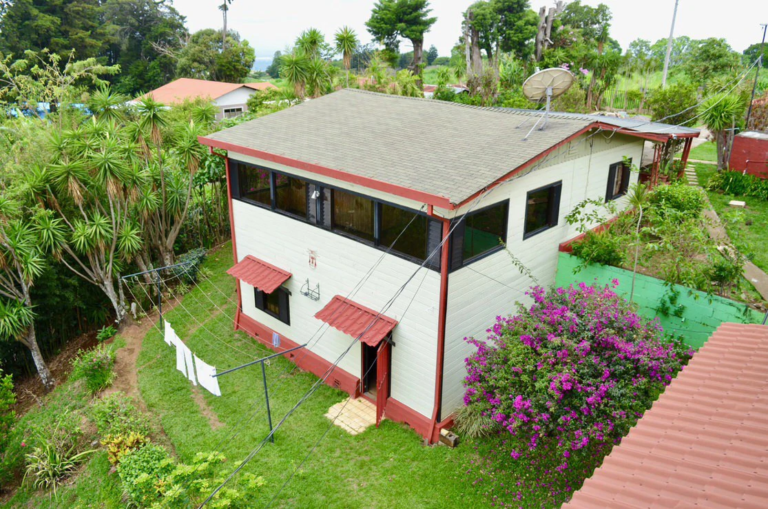 MOUNTAIN PROPERTY WITH VIEW AND 3 HOUSES - Gallery image 3