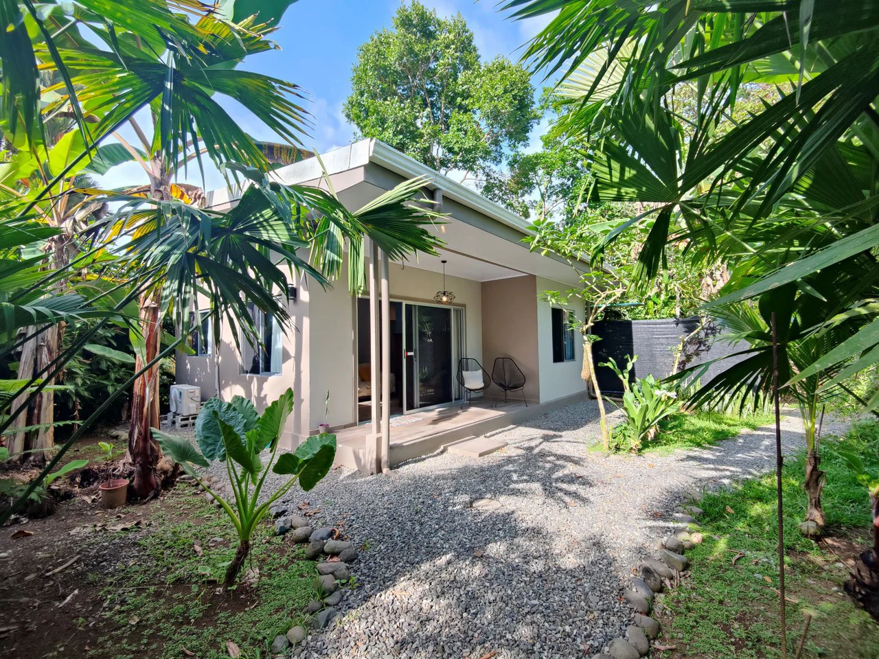 Sibo House - Boutique Hotel: Four Modern Independent Guest Suites in Playa Negra, Steps to the Beach - Gallery image 3