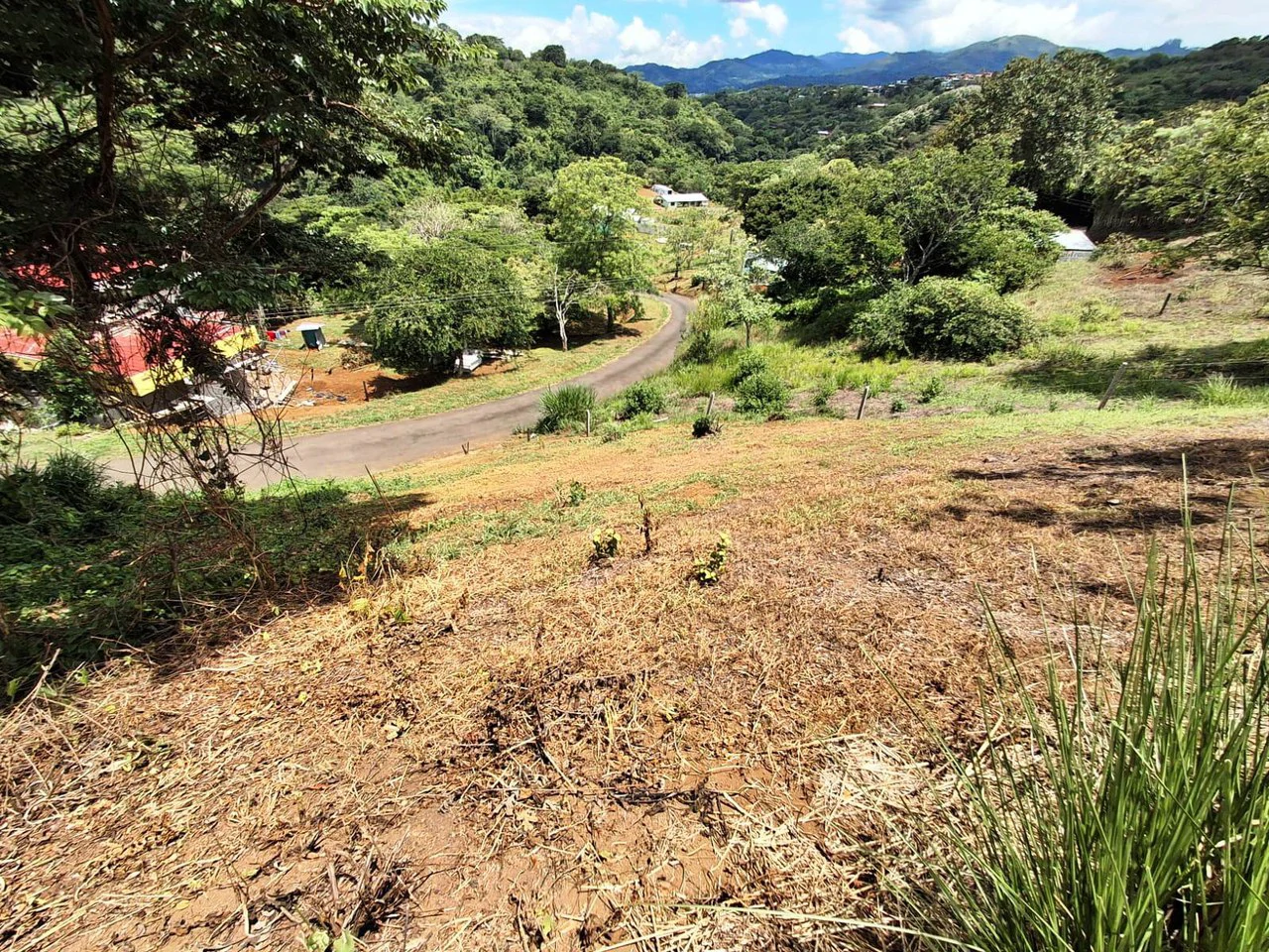 Flat and Private...Beautiful...Flat Lot close to town! - Gallery image 9