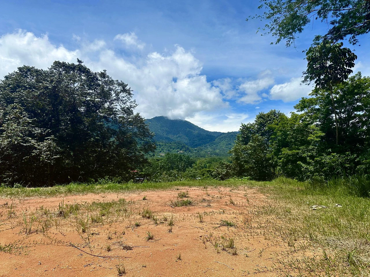 Build-Ready Lot in Ojochal’s Calle Cacique | Easy Access & Stunning Mountain Views - Gallery image 2