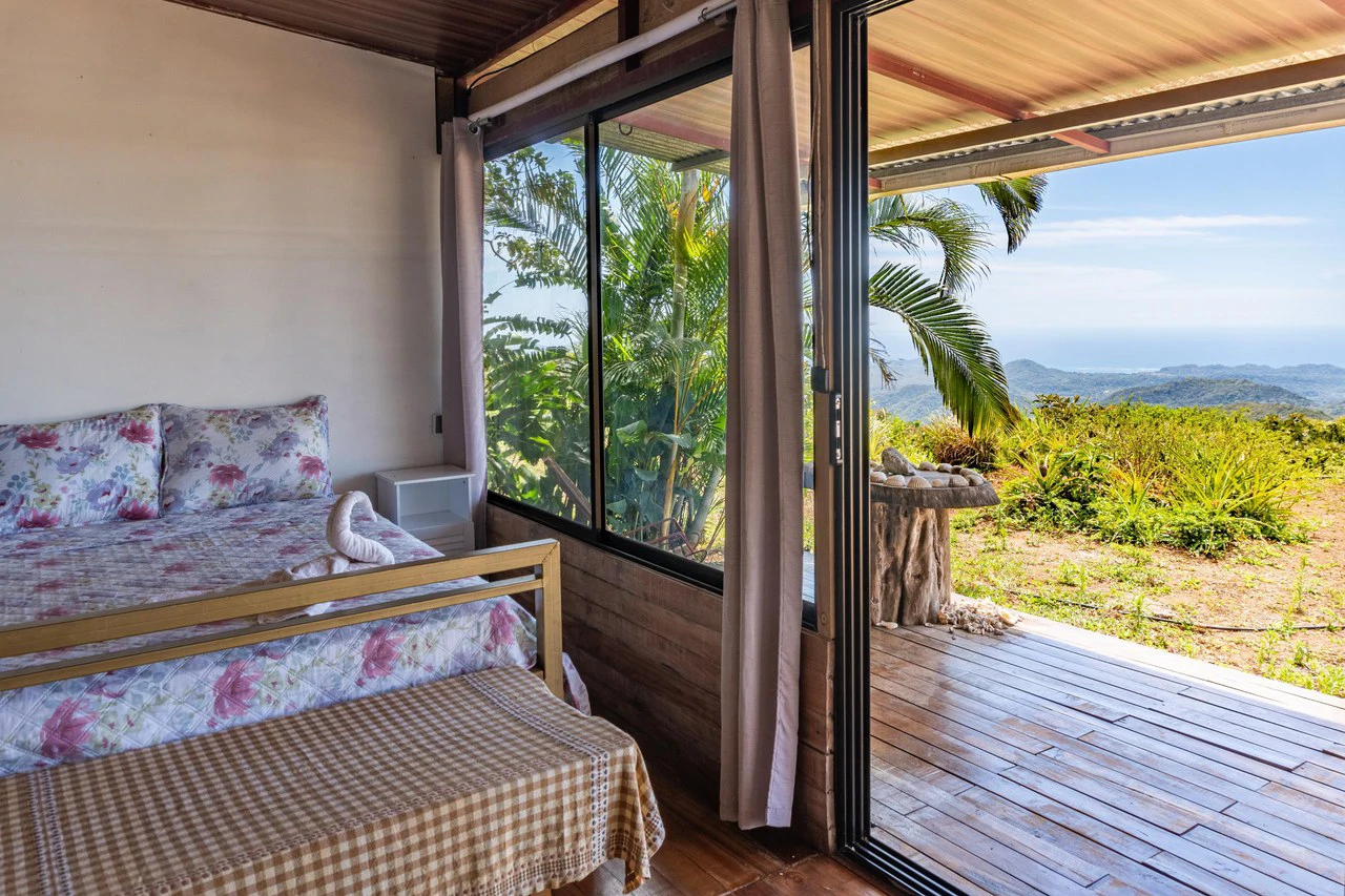 Casa Asia: Sweeping Ocean Views with All Solar Power - photo 12