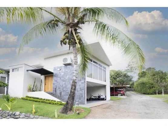Near the Coast House For Sale in Playa Hermosa