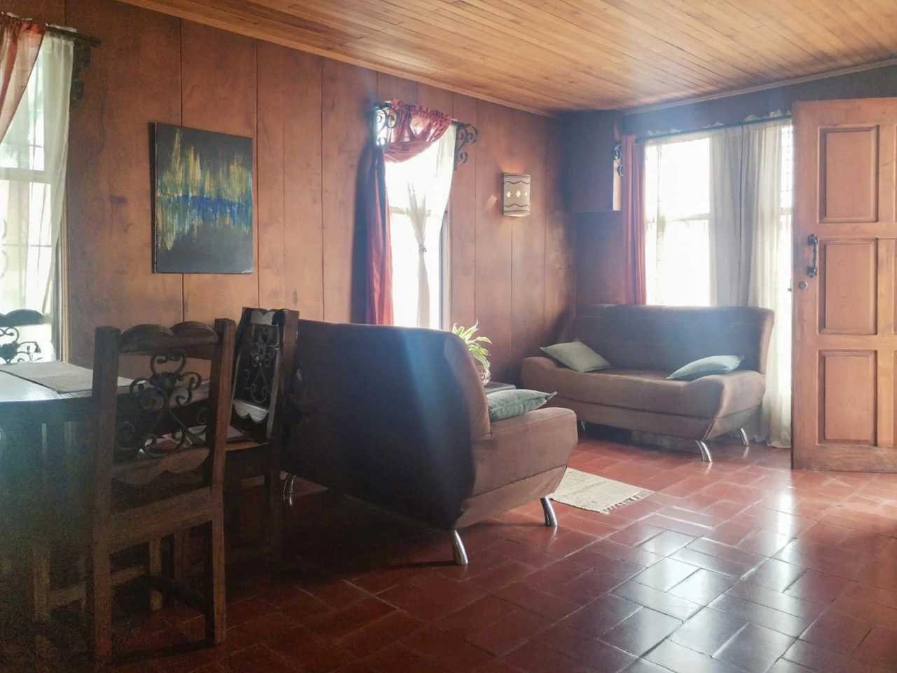 House for Sale in Grecia: Prime Location Near Central Market, Ideal for Living or Investment - Gallery image 8