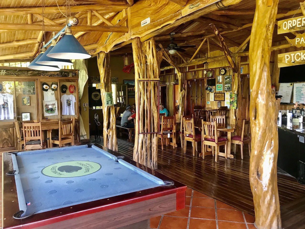 Howlers Bar n Grill: Well Established Bar and Restaurant For Sale in front of Lake Arenal. - Gallery image 2