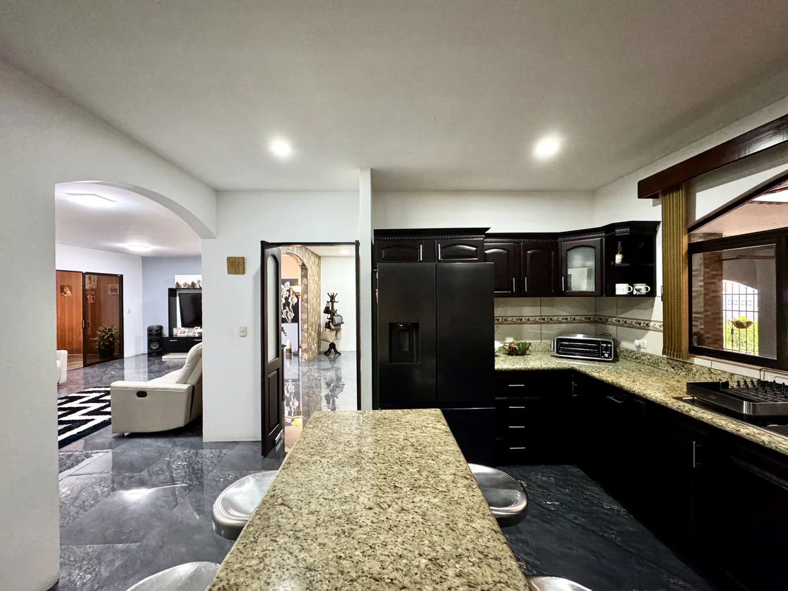Residencial Los Crotos: Spacious 100% Concrete Home for Sale San Pablo de Heredia - Gallery image 6
