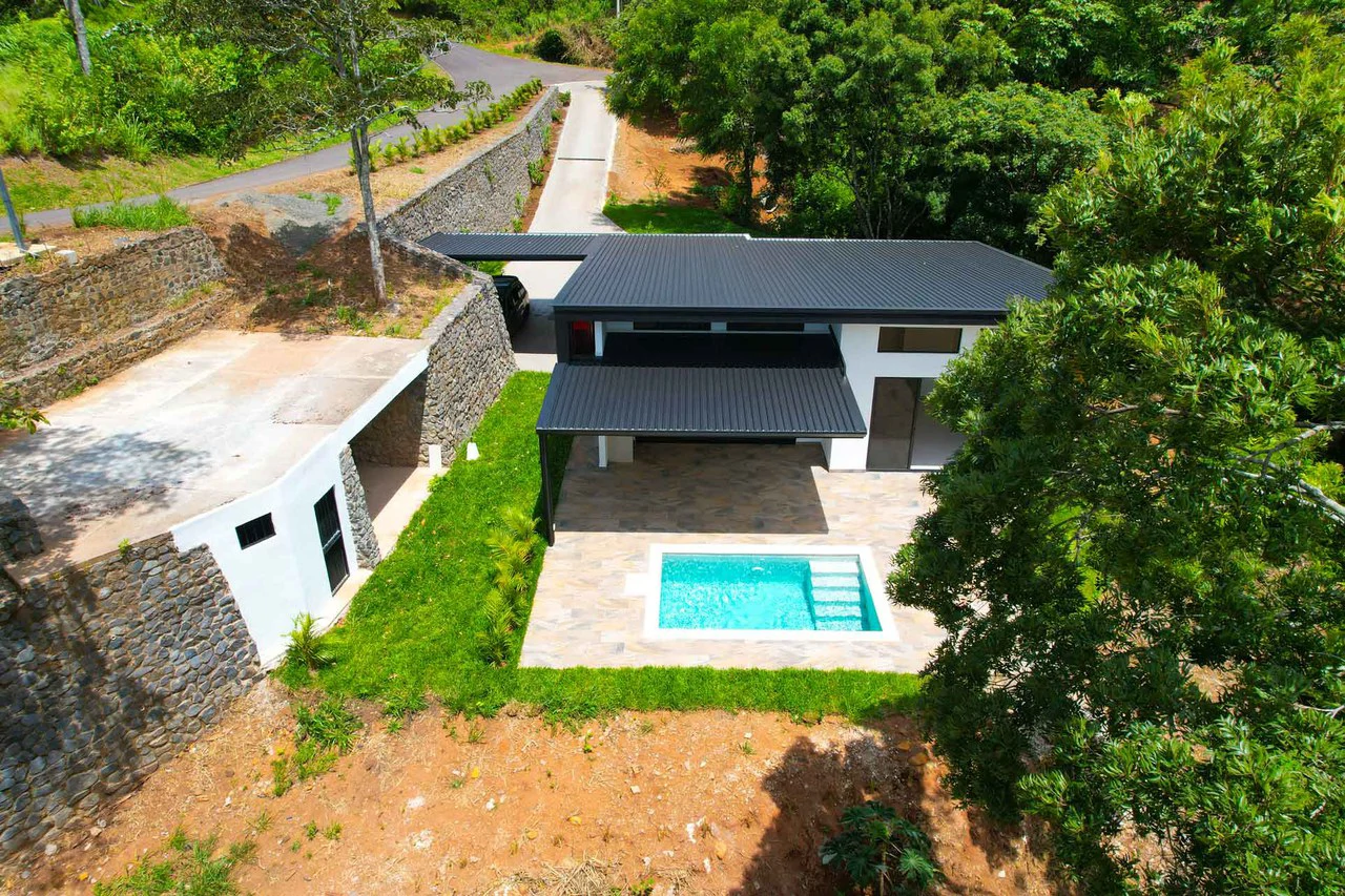 New Home for Sale in Atenas, Costa Rica with Private Pool and Tropical Surroundings - Gallery image 2