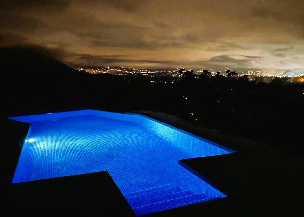 Atenas Hillside Escape: Private Hillside Retreat in exclusive Roca Verde - Gallery image 4