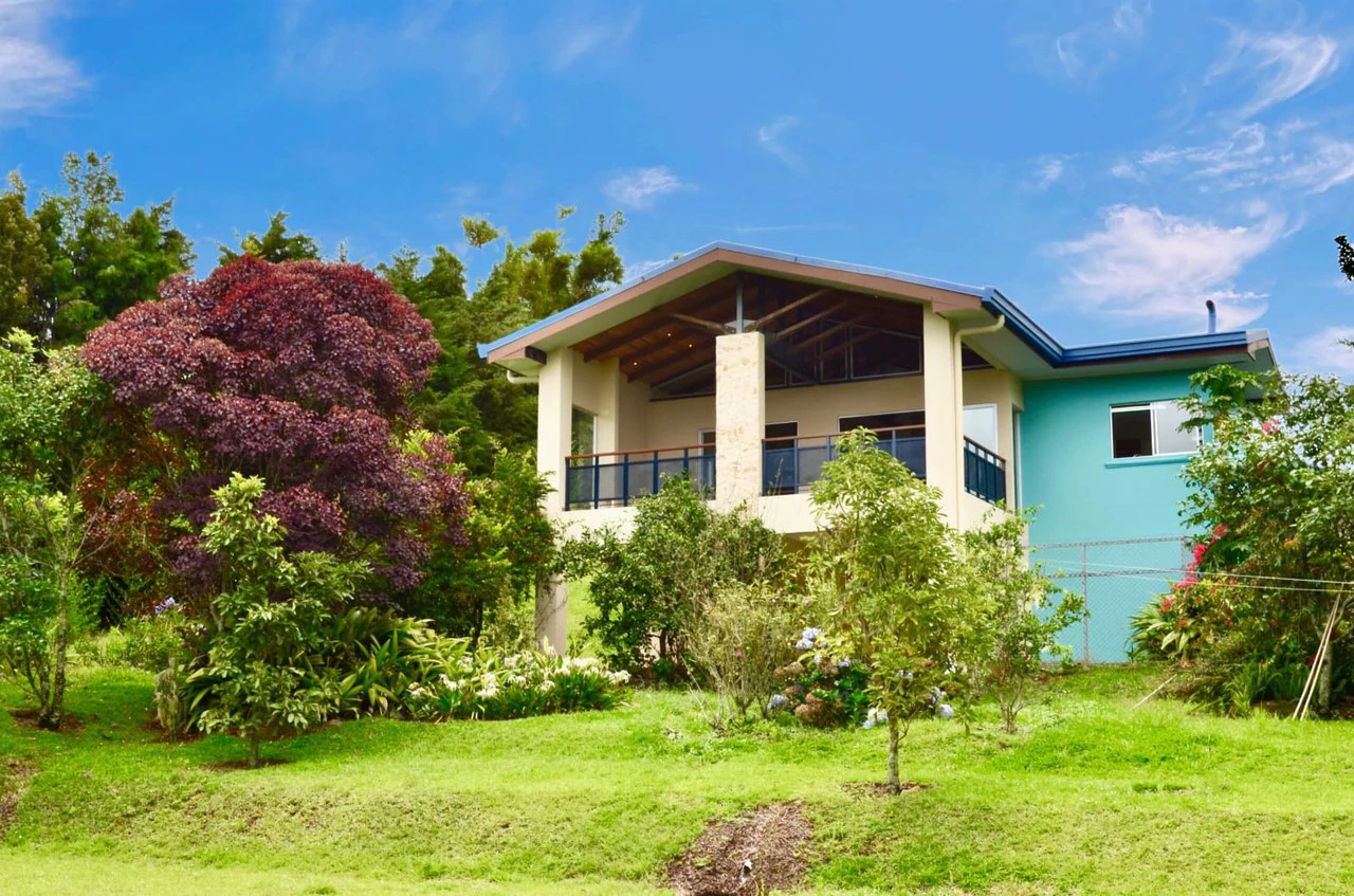 Mountain modern house in San Isidro, Costa Rica
