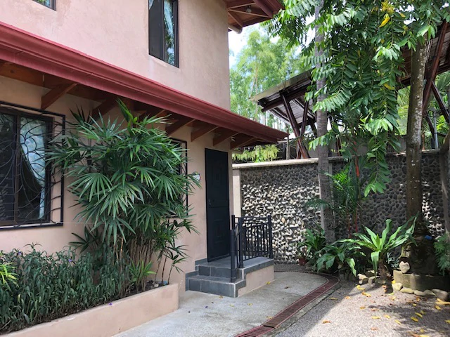 0.1 ACRES – 6 Bedroom Home with Pool In Main Street Dominical, PRIVILEGED LOCATION, WALK TO THE BEACH!!!: Near the Coast House For Sale in Dominical - Gallery image 3