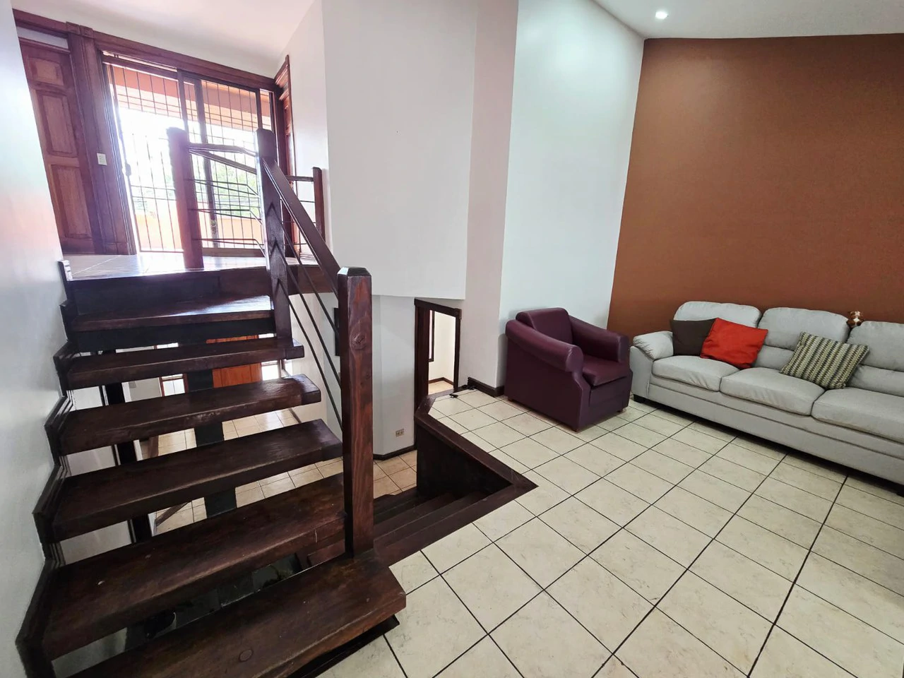 LARGE HOUSE FOR SALE IN MERCEDES NORTE, HEREDIA - Gallery image 11