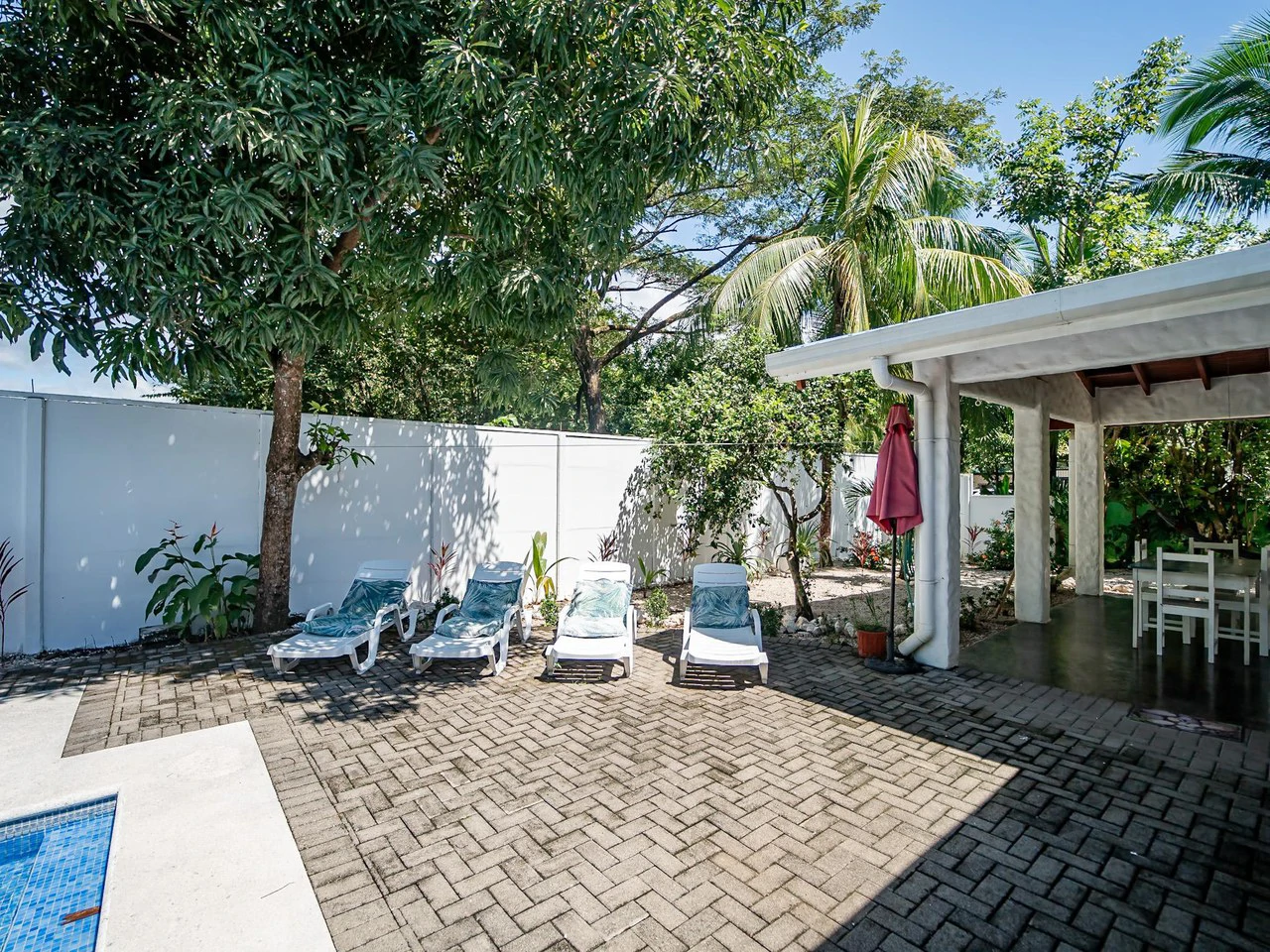 Casa Verde: Stunning Pool and Exceptional Outdoor Living Space - Gallery image 6