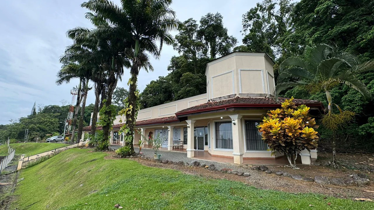 Solid investment in Limón: Consolidated commercial property in Siquirres: Mixed Use Building For Sale in Siquirres - Gallery image 9