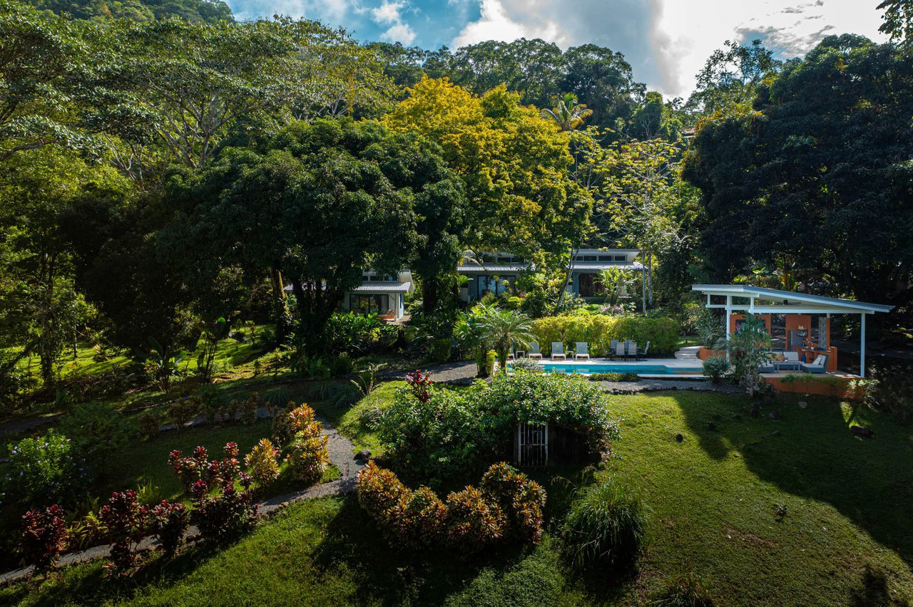 Estate Property in Escaleras, Multi-Use, Residential/HOTEL/Commercial - Gallery image 2