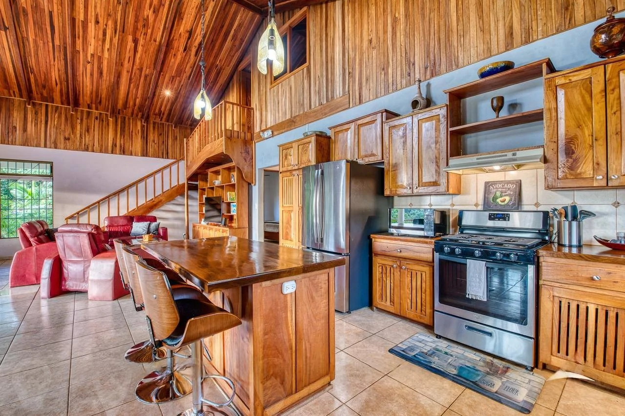 Ideal B & B Property: 3 separate Buildings. Lake & Volcano View. Owner financing available. - Gallery image 6